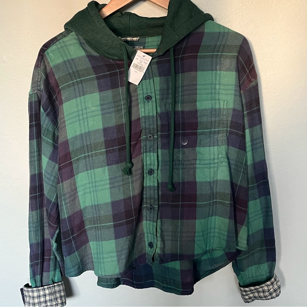 American Eagle Cropped Green Flannel With Plaid Cuffs
